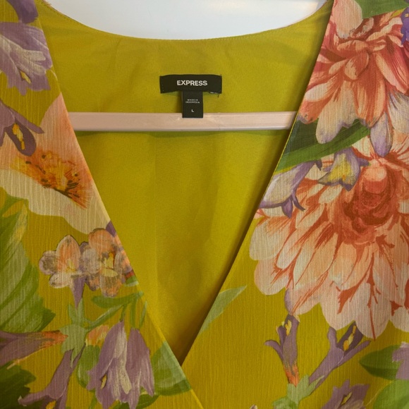 EXPRESS FLORAL V-NECK SMOCKED CUFF PEPLUM TOP SZ LARGE VIBRANT COLORS - Picture 7 of 7